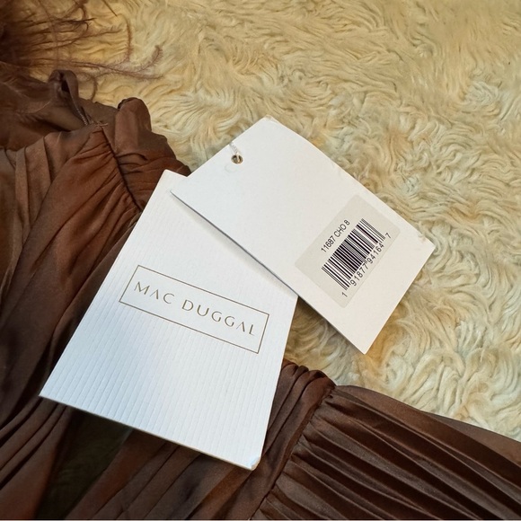 NWT Mac Duggal Pleated Feather Cap Sleeve Open Back Gown - Size 8 - Picture 7 of 8